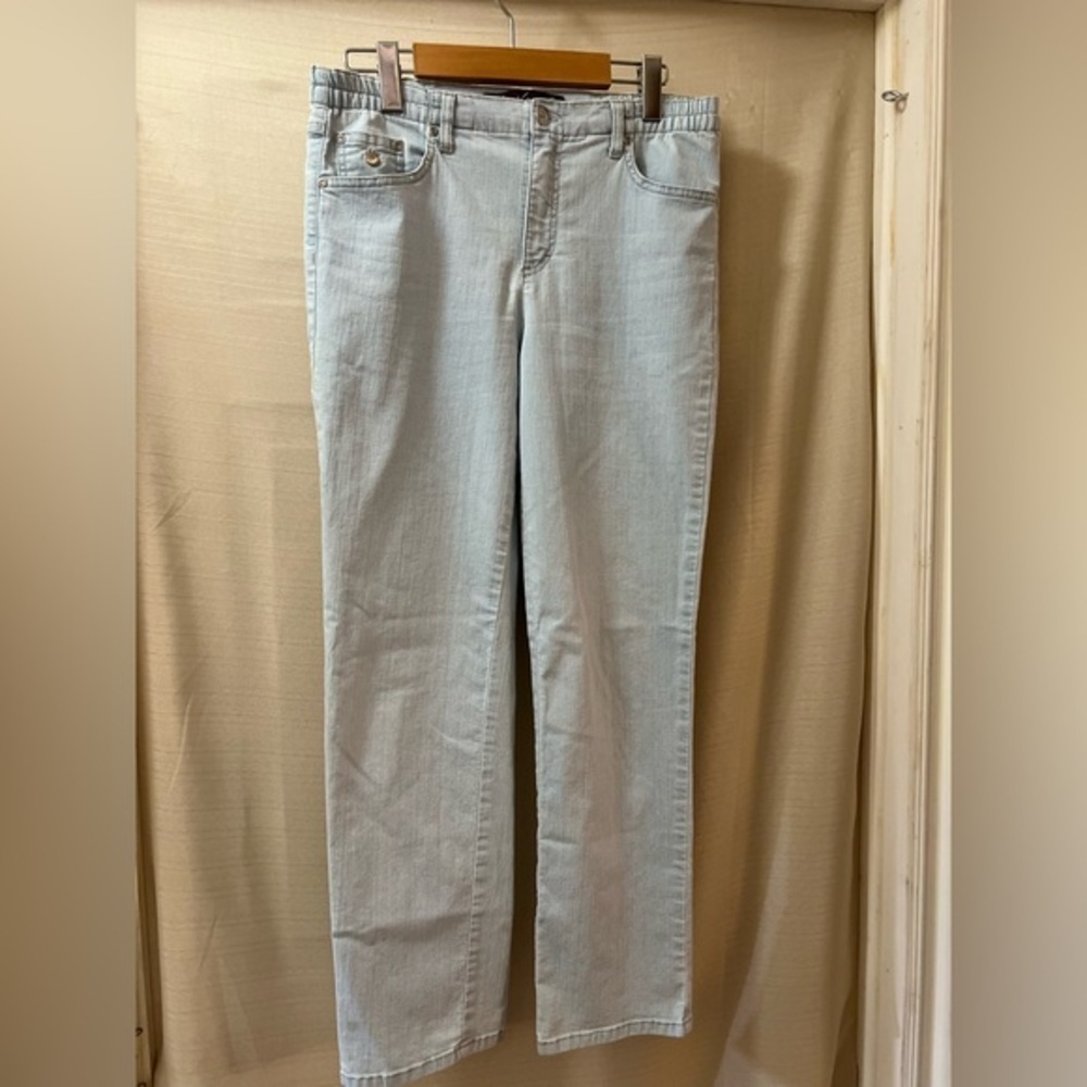 Gloria Vanderbilt BOGO light wash women’s jeans size 6P stretchy waistband ⚫️
